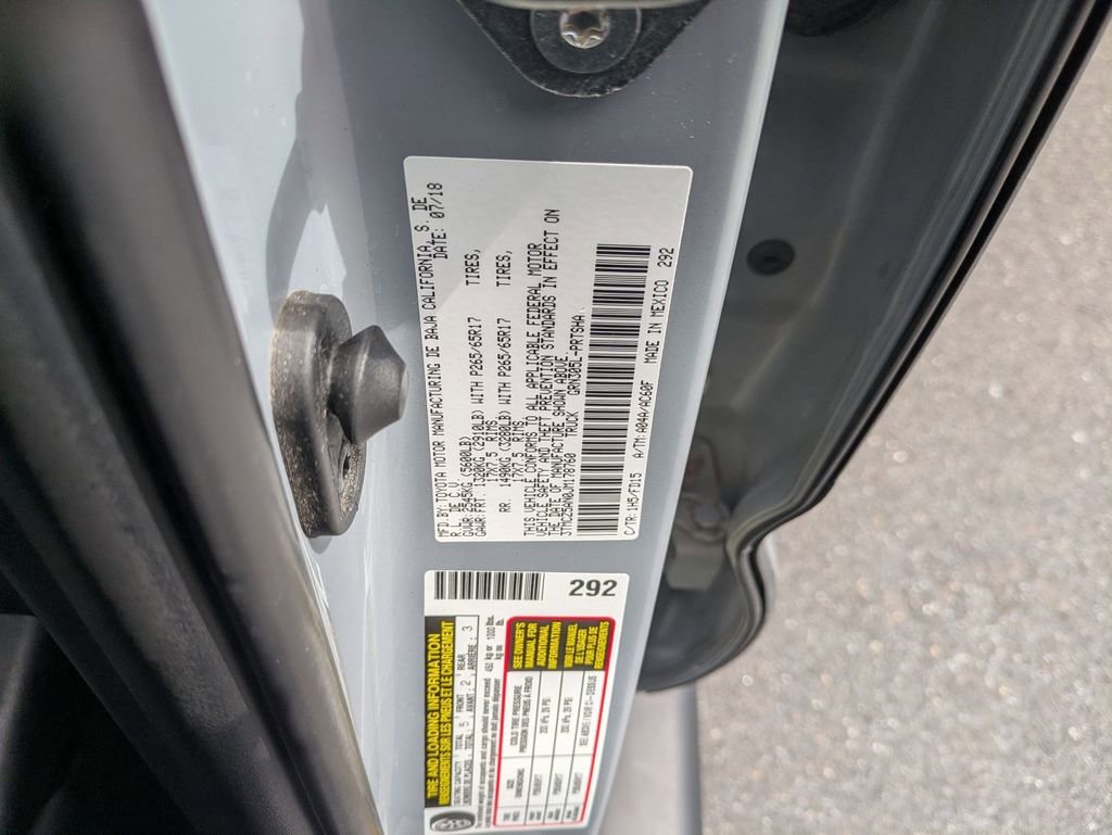 Used 2018 Toyota Tacoma TRD Sport AWD/4WD image 29
