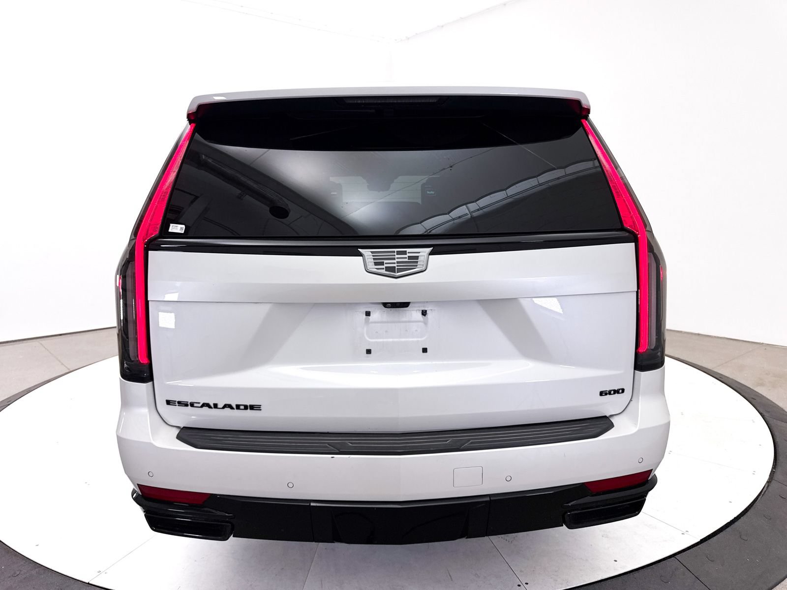 Used 2023 Cadillac Escalade ESV Sport Platinum w/ LPO, ONYX Package AWD/4WD image 21
