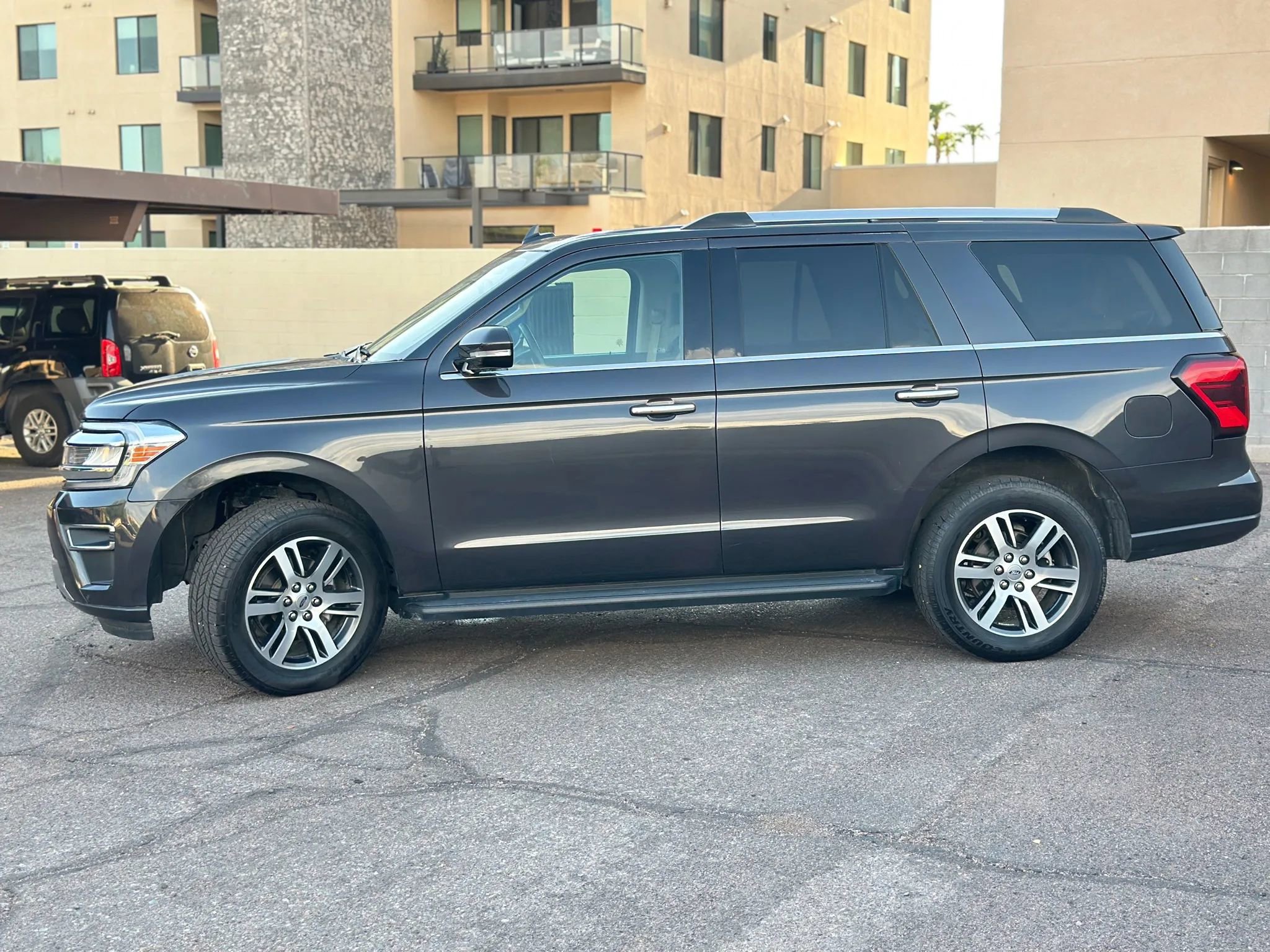 Used 2024 Ford Expedition Limited image 5