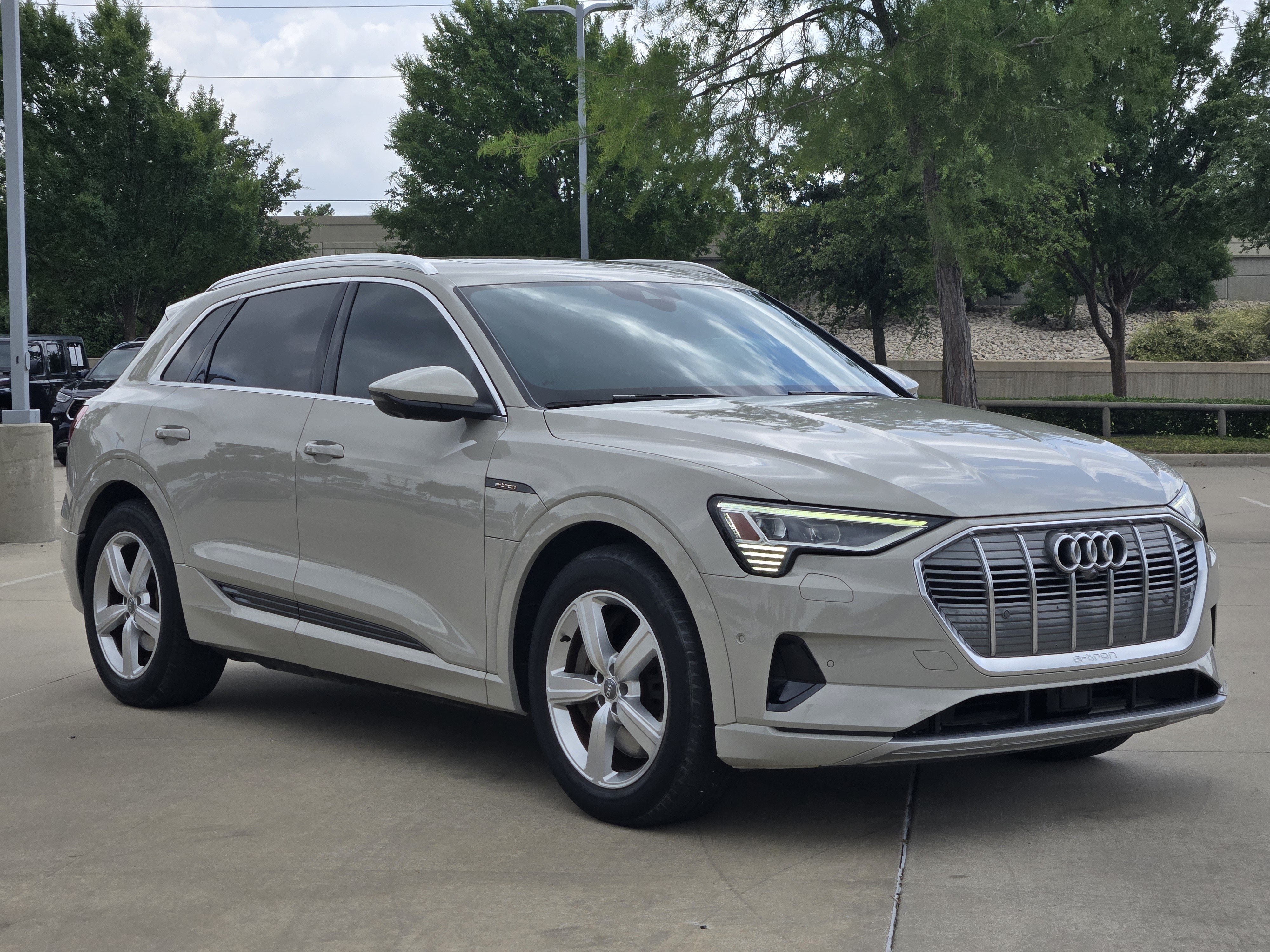 Used 2019 Audi e-tron Prestige w/ Prestige Package AWD/4WD image 7