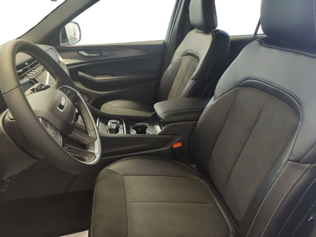 New 2025 Jeep Grand Cherokee Altitude image 11