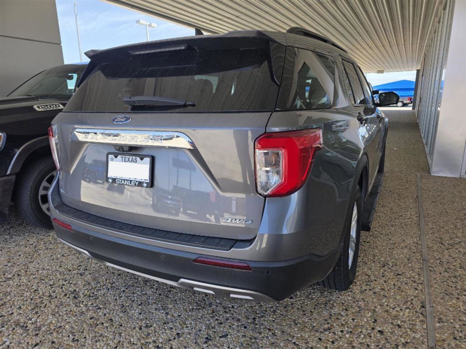 Used 2022 Ford Explorer XLT w/ Equipment Group 202A AWD/4WD image 3