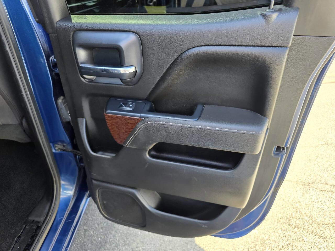 Used 2017 GMC Sierra 1500 SLE w/ SLE Value Package image 24