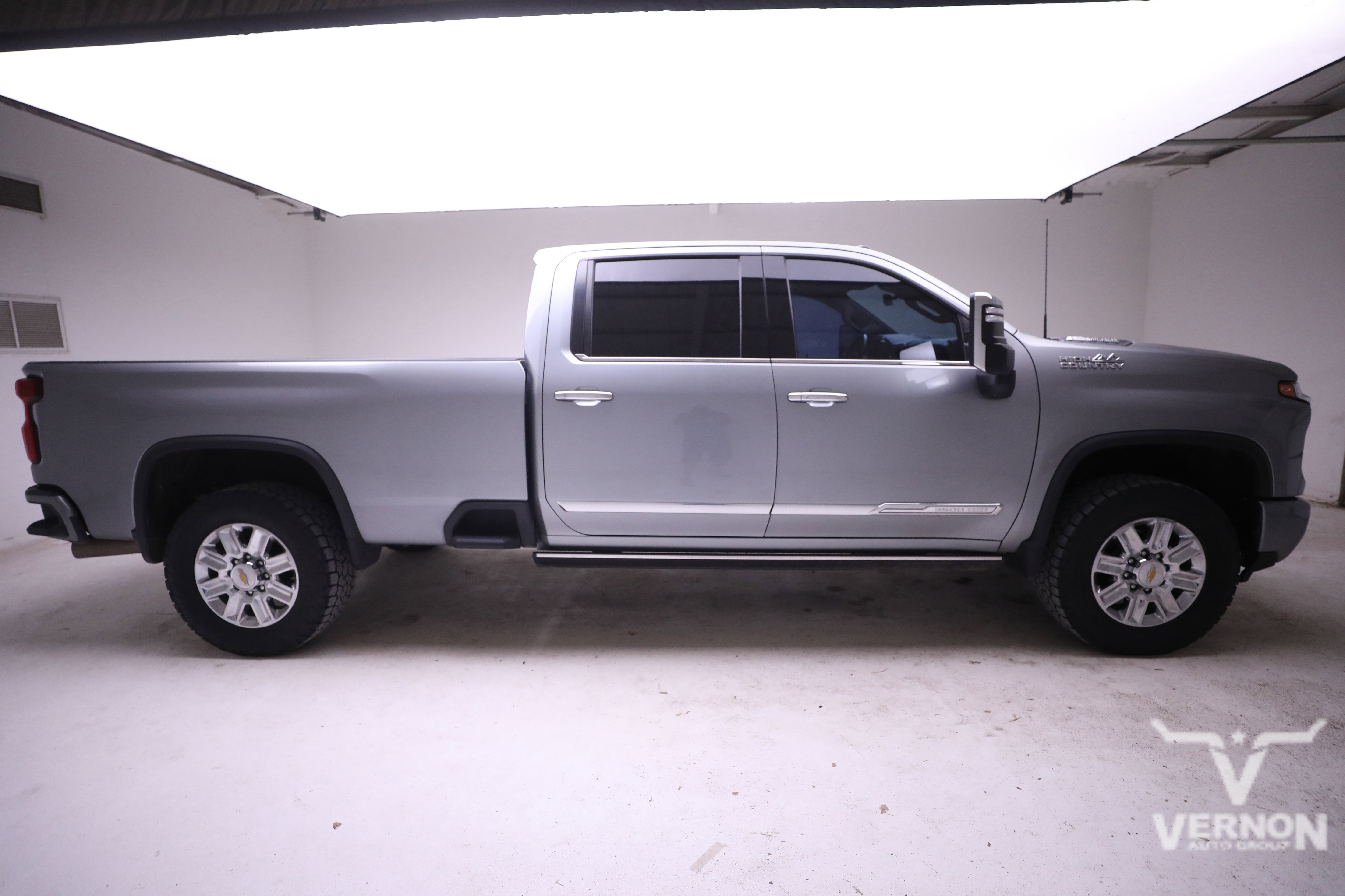 Used 2024 Chevrolet Silverado 3500 High Country w/ High Country Premium Package image 6