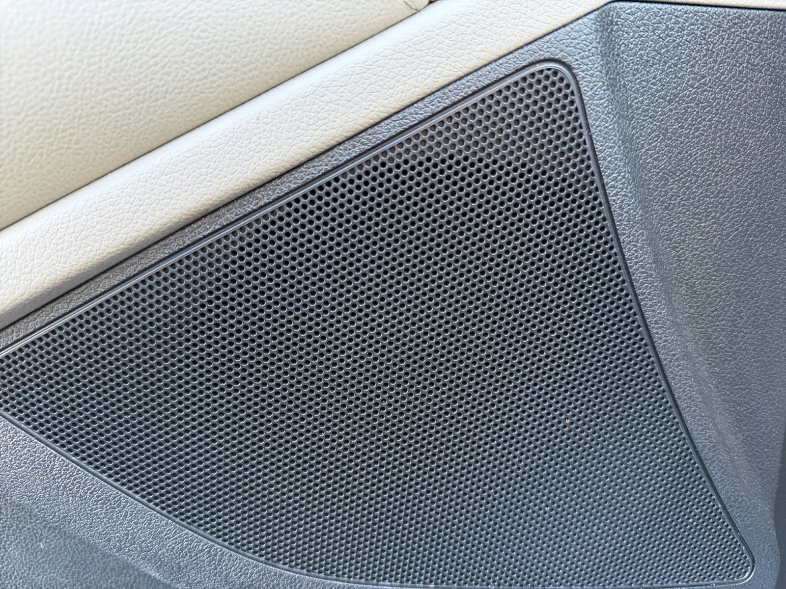 Used 2020 Kia Sorento LX image 27