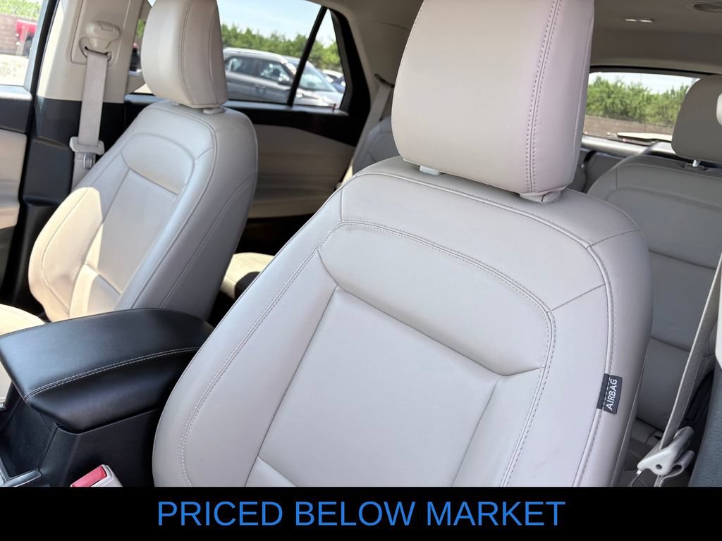 Used 2023 Ford Explorer XLT w/ Equipment Group 202A AWD/4WD image 13