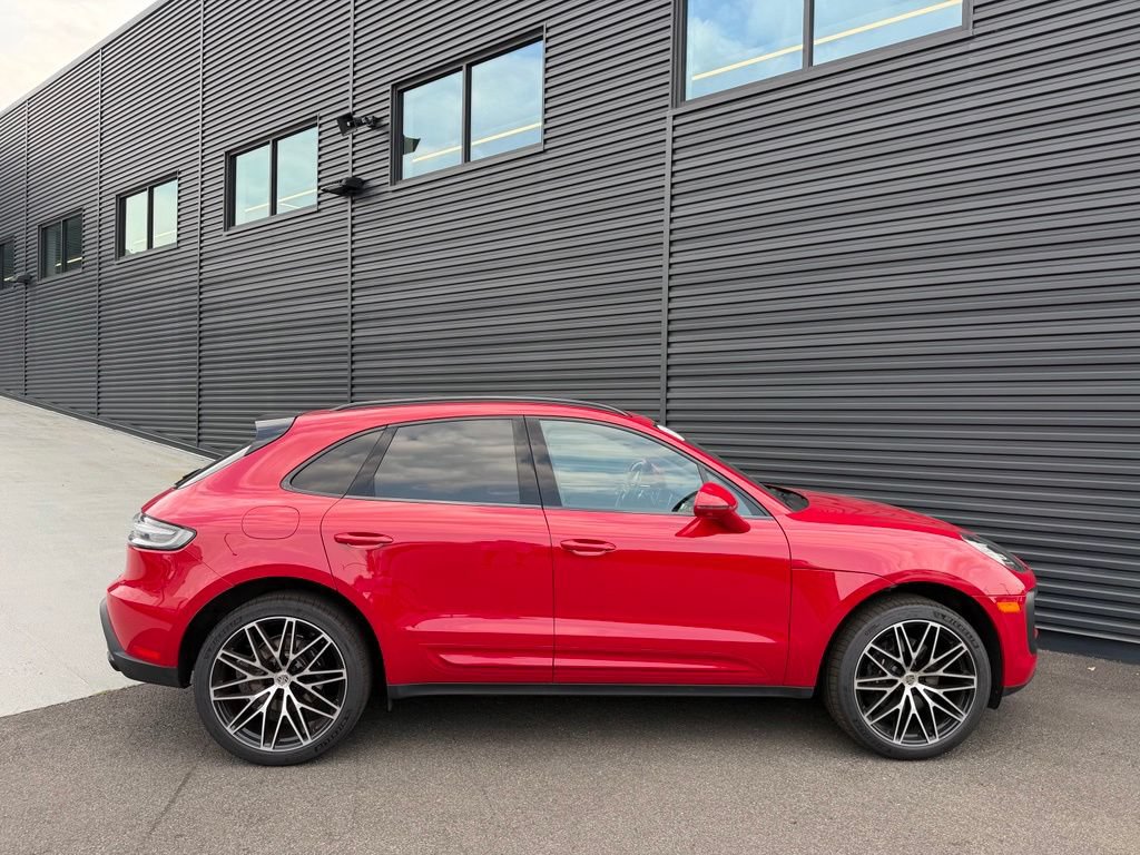 Used 2025 Porsche Macan AWD/4WD image 6
