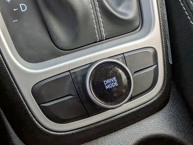 Used 2025 Hyundai Venue SEL image 24