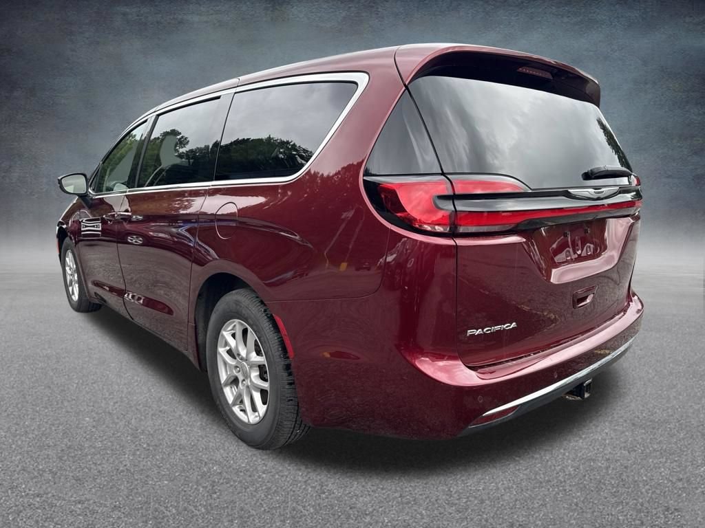 Used 2023 Chrysler Pacifica Touring-L FWD image 5