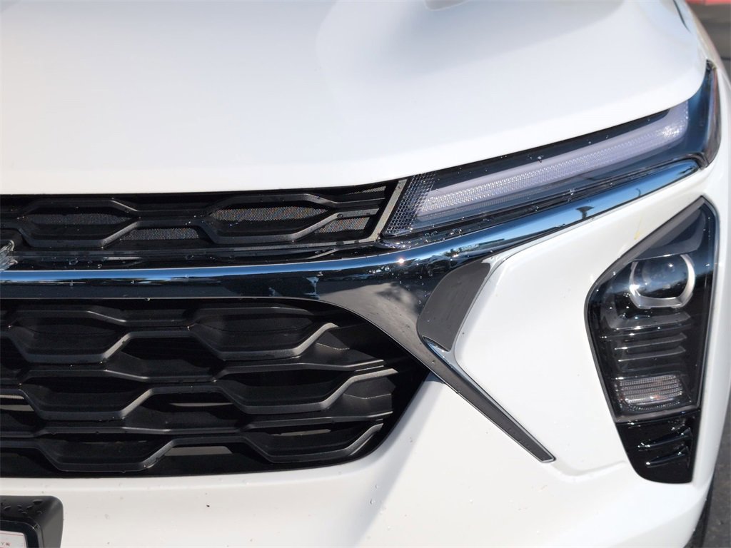 Used 2025 Chevrolet Trax LT w/ LT Convenience Package image 13