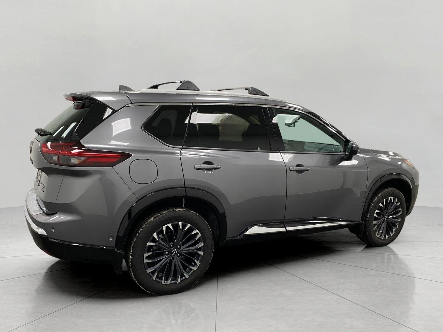 Used 2025 Nissan Rogue Platinum image 4