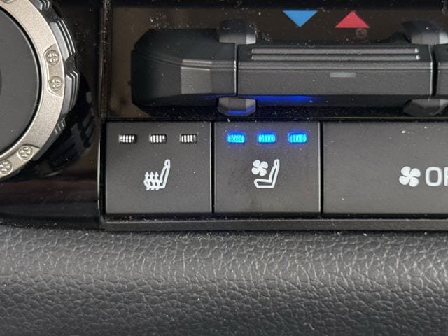 Used 2024 Toyota Tundra Limited AWD/4WD image 22