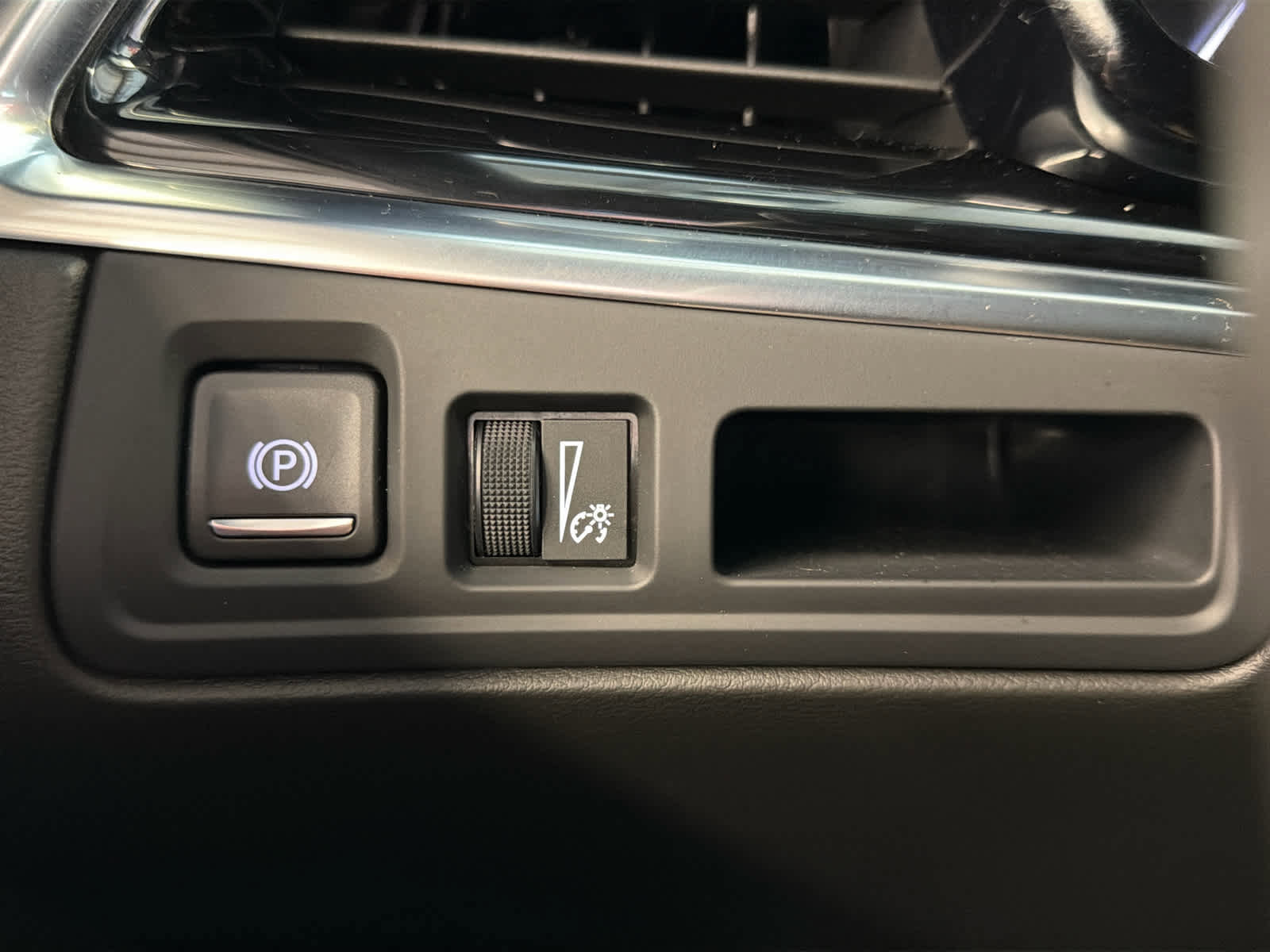 Used 2025 Cadillac XT6 Premium Luxury FWD image 45