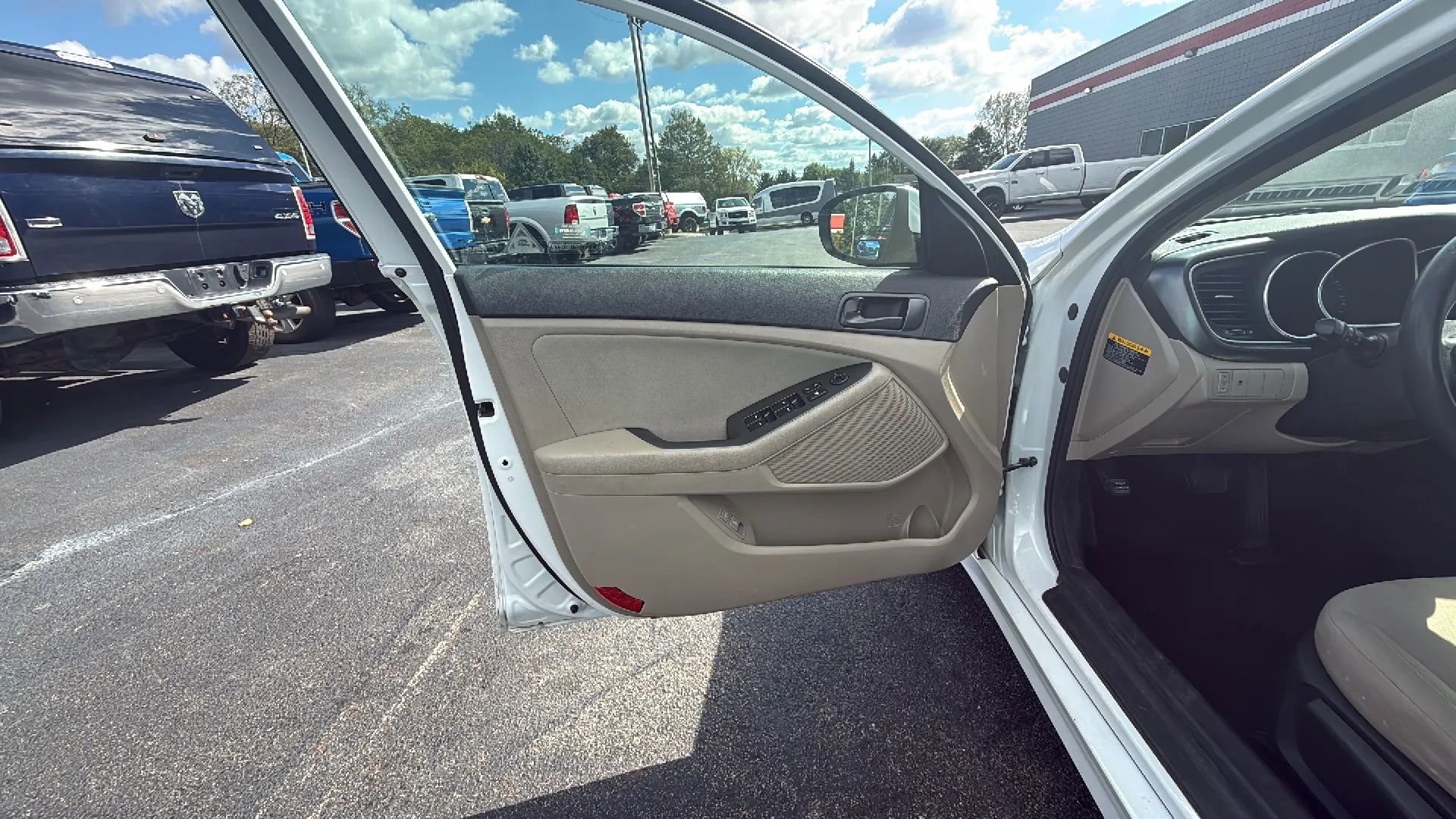 Used 2015 Kia Optima LX image 9