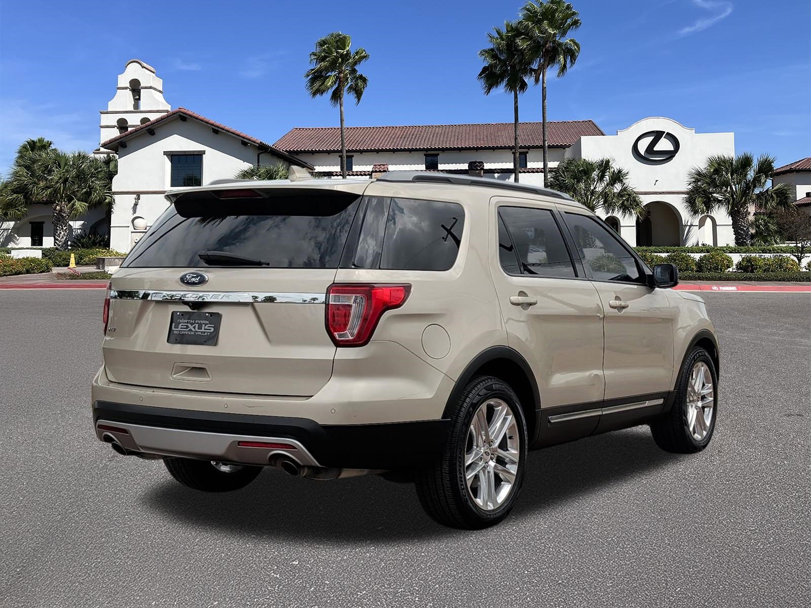 Used 2017 Ford Explorer XLT w/ Equipment Group 202A FWD image 2