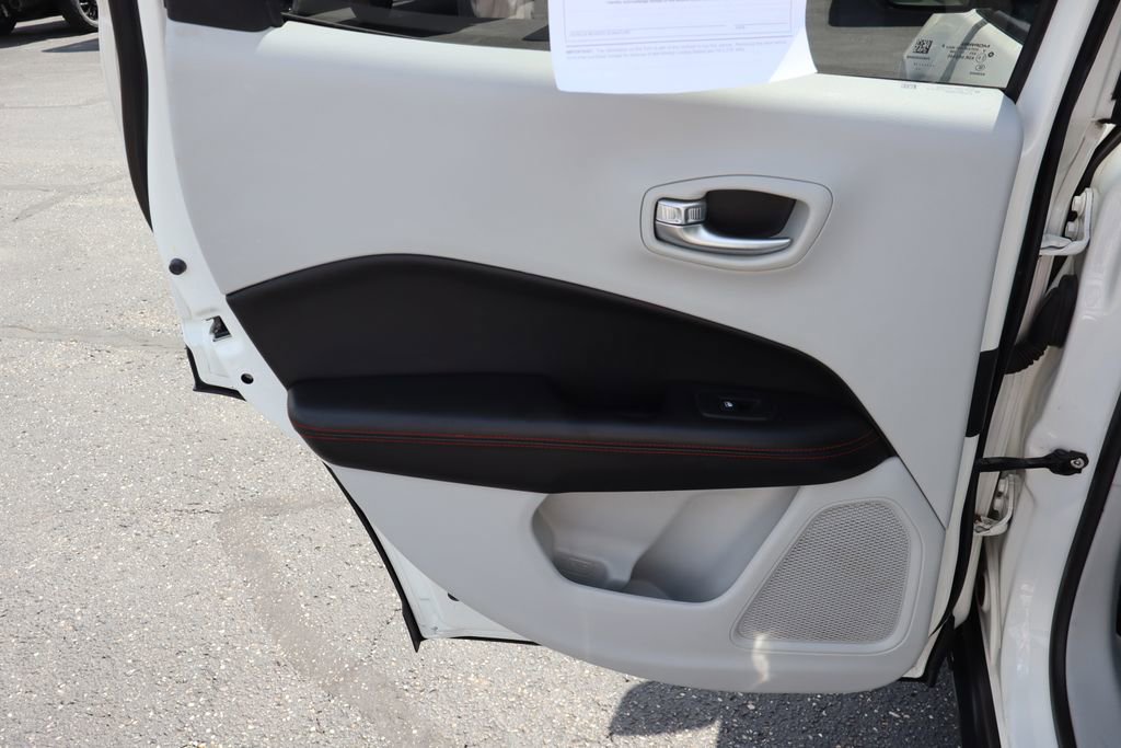 Used 2017 Jeep Compass Limited w/ Navigation Group AWD/4WD image 32