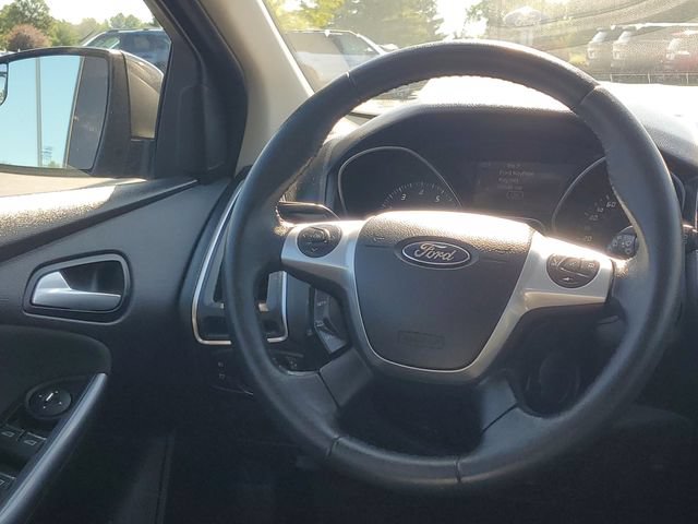 Used 2014 Ford Focus Titanium w/ Luxury Package FWD image 31
