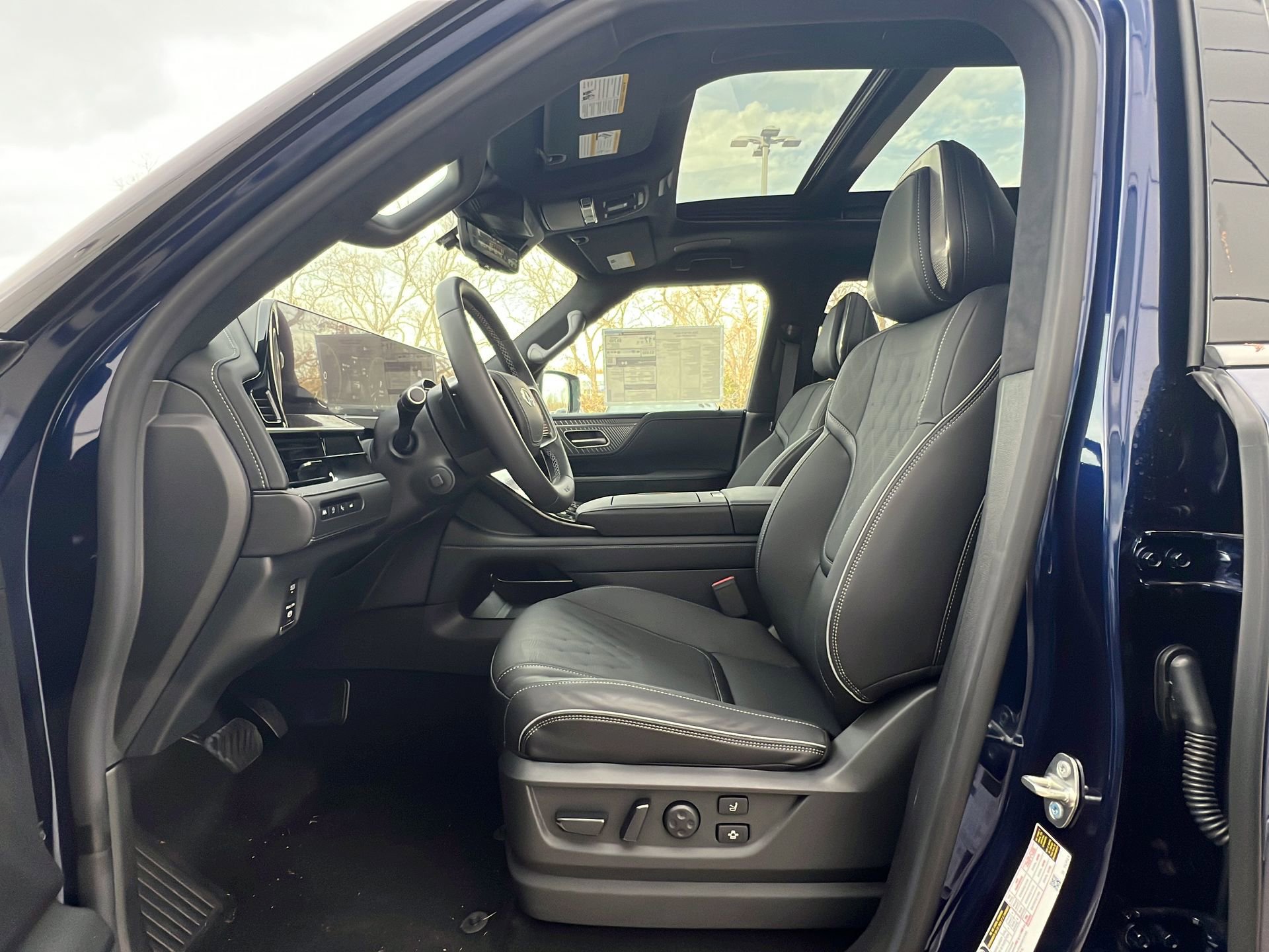 New 2026 INFINITI QX80 Autograph w/ Premium Cargo Package image 28