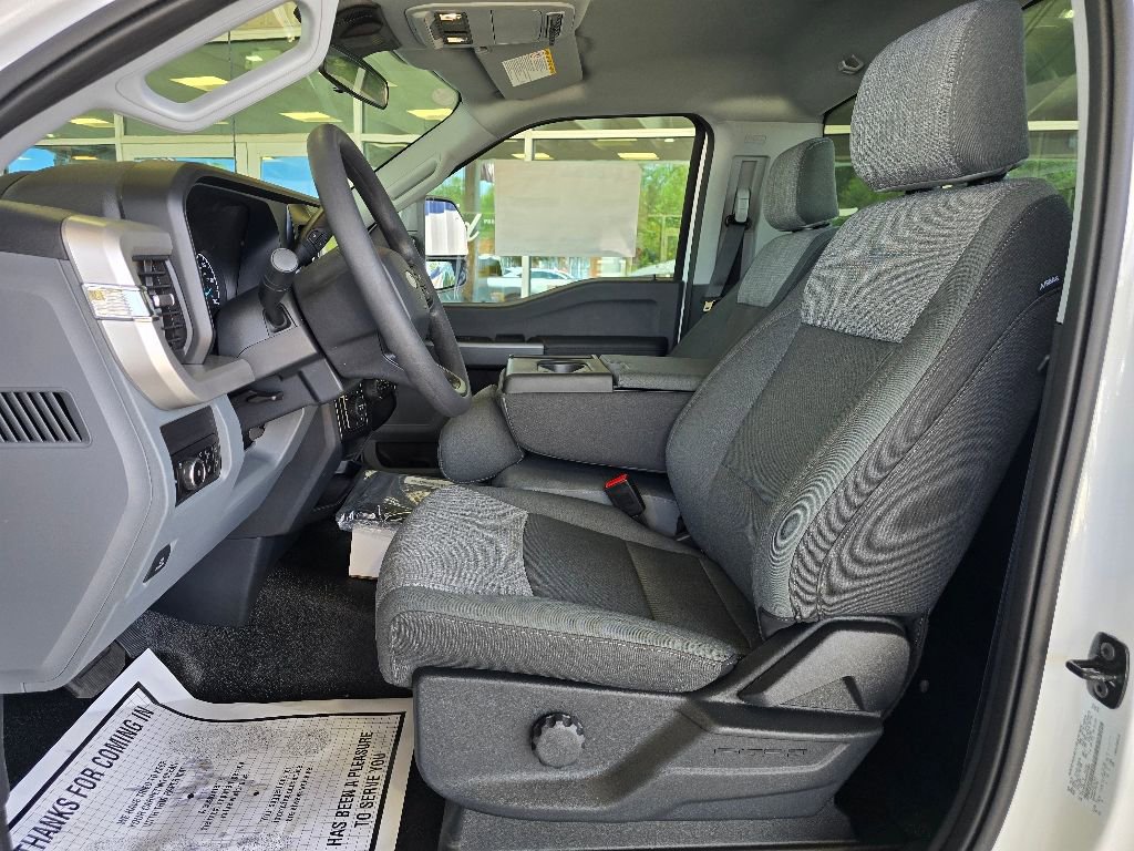 New 2025 Ford F550 4x4 Regular Cab Super Duty image 7