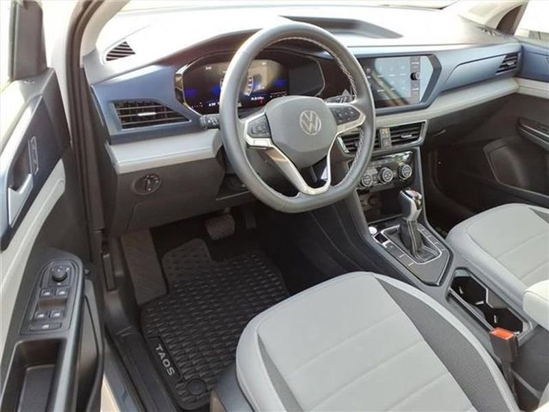 Used 2024 Volkswagen Taos SE image 15