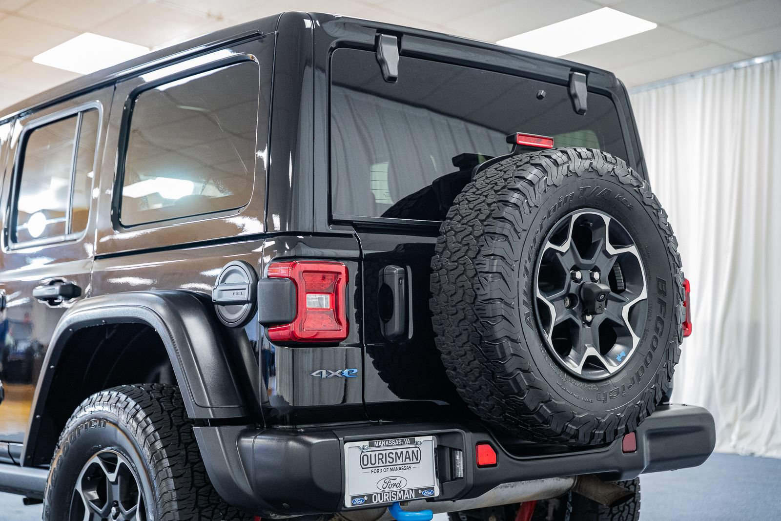 Used 2023 Jeep Wrangler Unlimited Rubicon 4xe w/ Steel Bumper Group AWD/4WD image 5