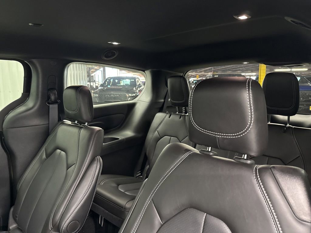 Used 2026 Chrysler Pacifica Select FWD image 12