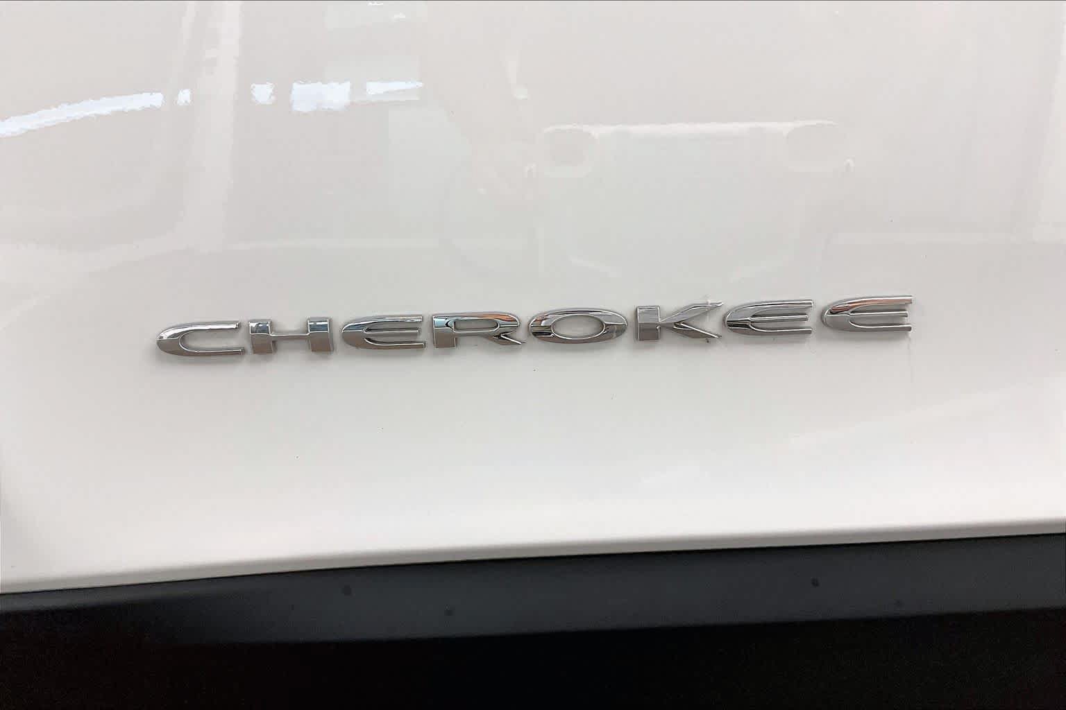 Used 2020 Jeep Cherokee Limited FWD image 32
