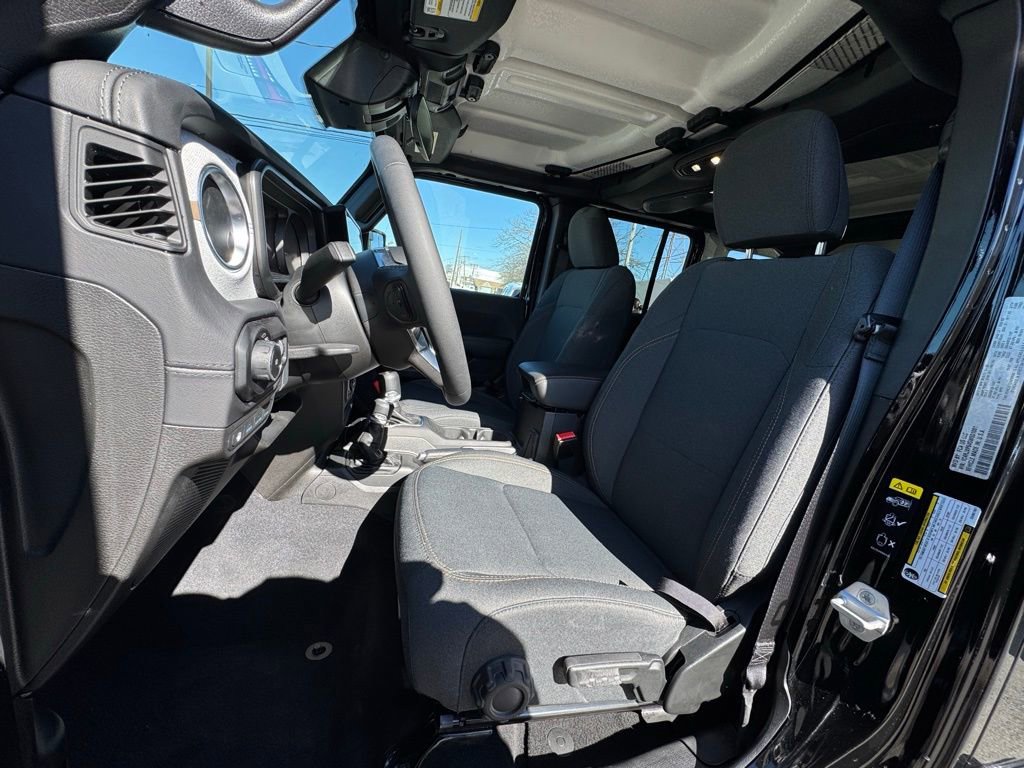 Certified 2025 Jeep Wrangler Unlimited Sahara image 13
