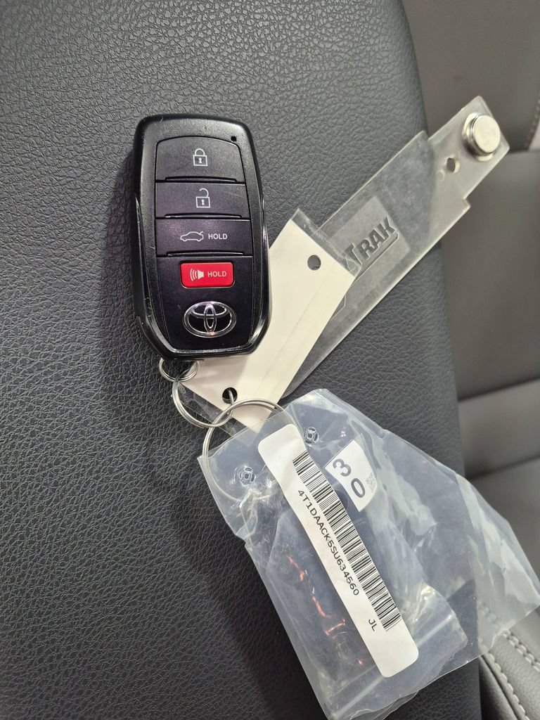 Used 2025 Toyota Camry SE FWD image 31