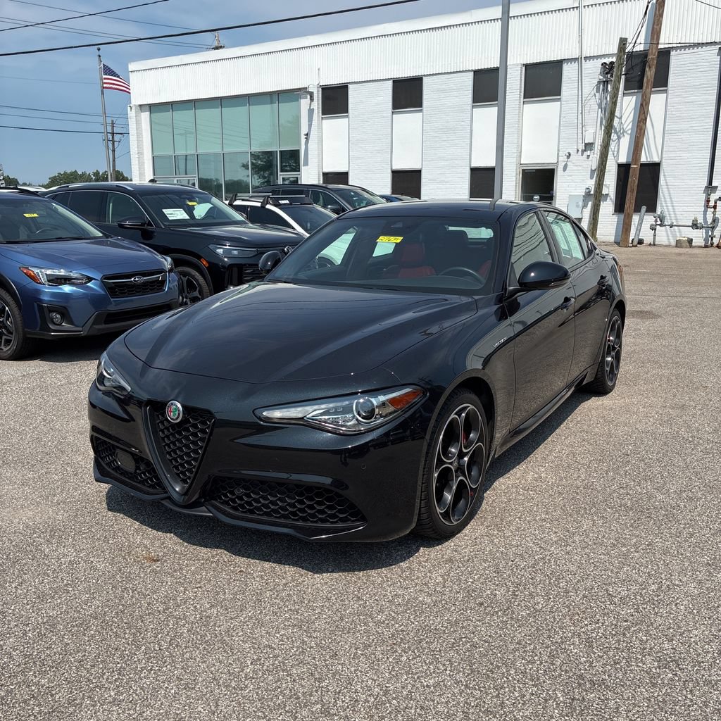 Used 2022 Alfa Romeo Giulia Veloce AWD/4WD image 24