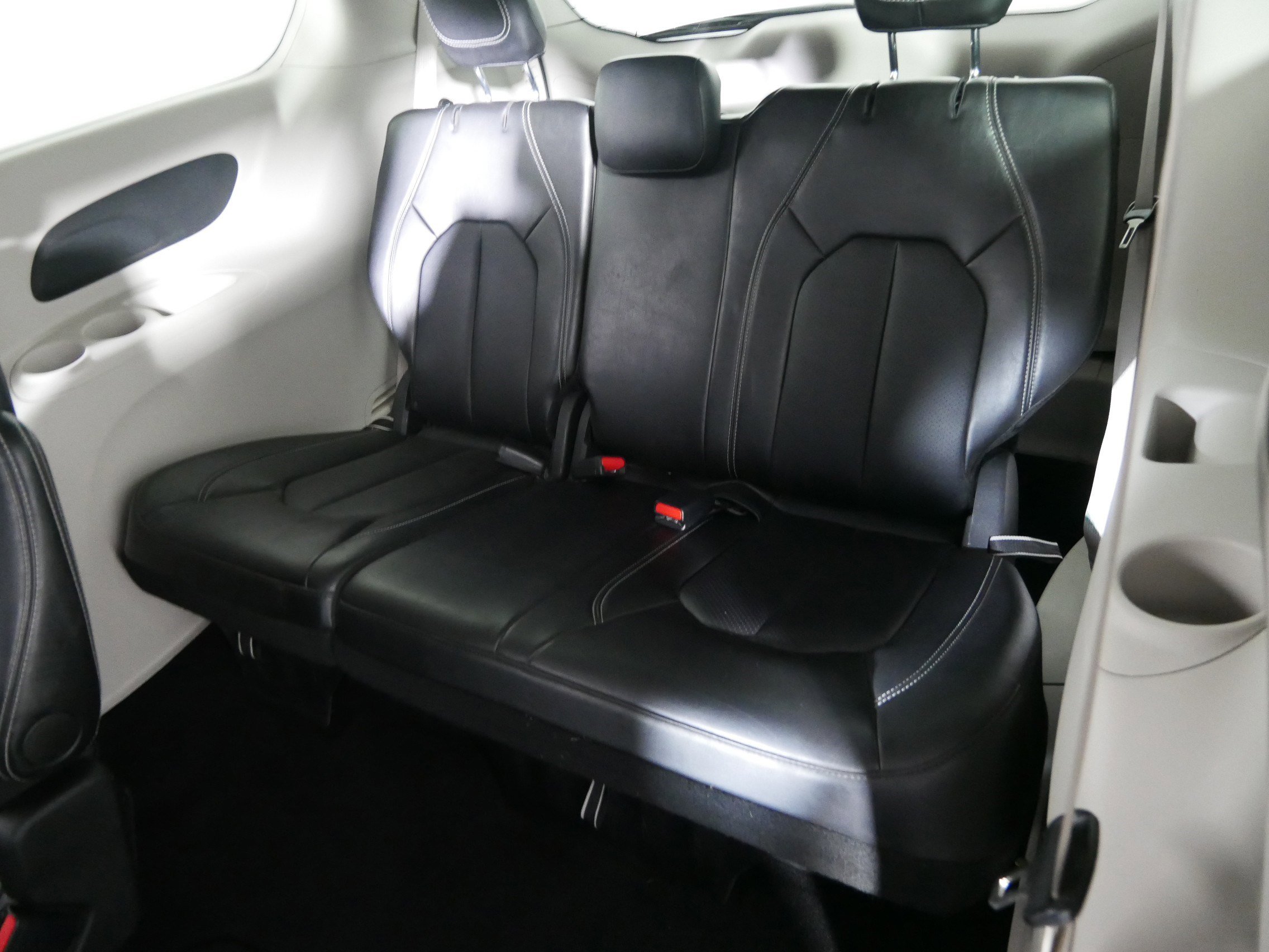 Used 2024 Chrysler Pacifica Touring-L image 33