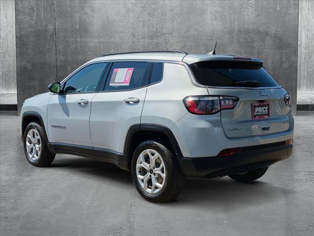 Used 2025 Jeep Compass Latitude AWD/4WD image 7