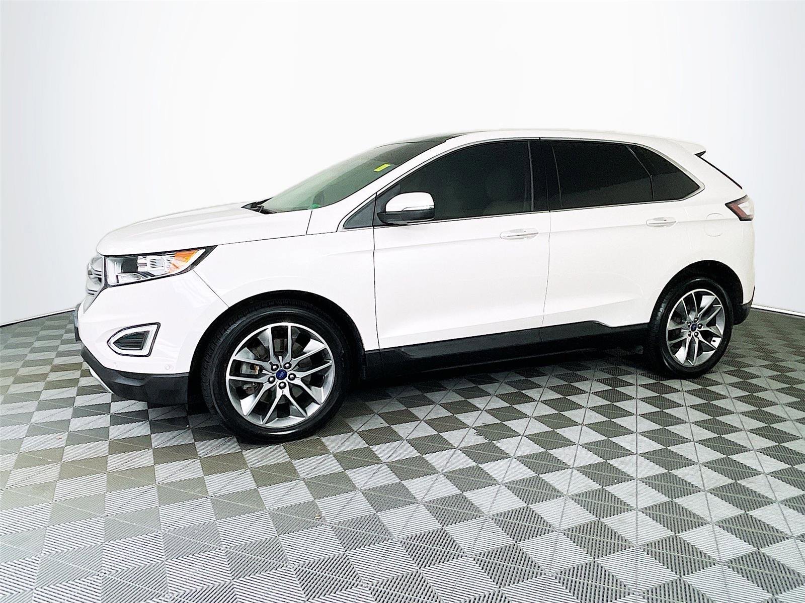 Used 2017 Ford Edge Titanium w/ Equipment Group 302A AWD/4WD image 4