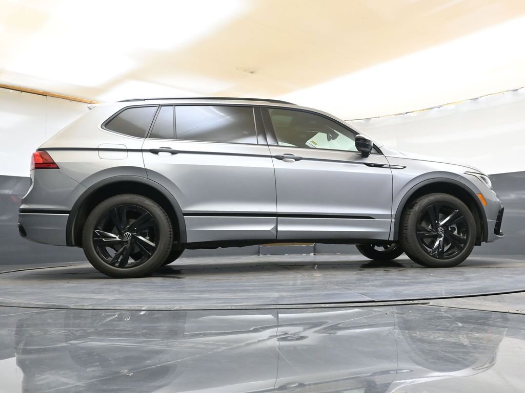 Used 2024 Volkswagen Tiguan SE R-Line AWD/4WD image 35