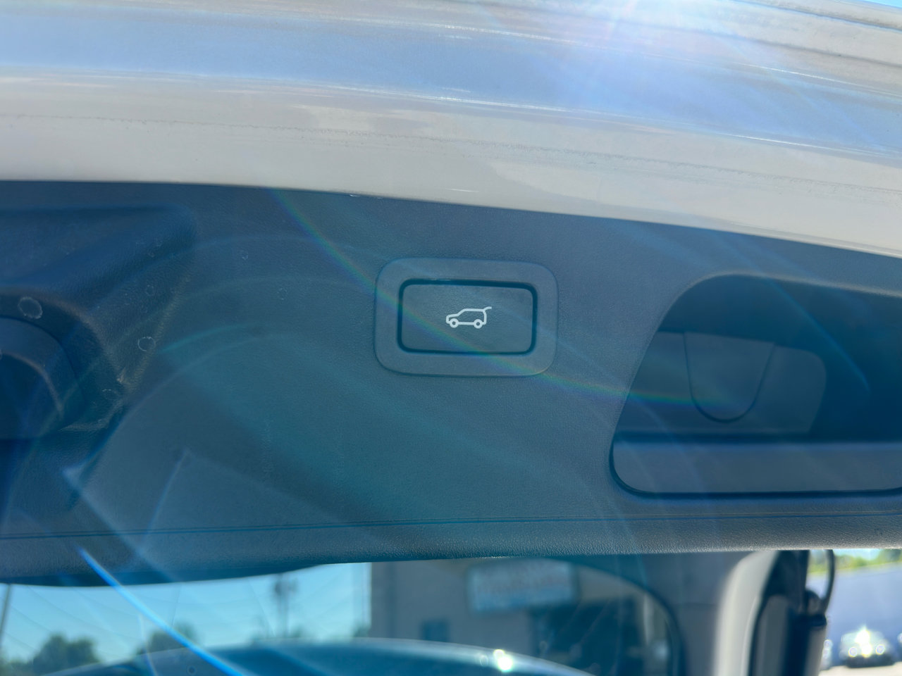 Used 2018 Jaguar E-PACE S image 25