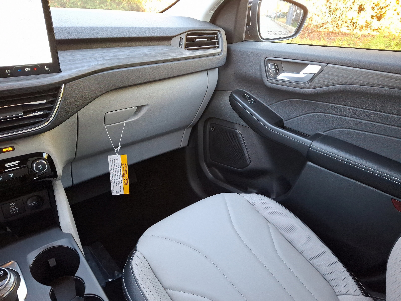 New 2025 Ford Escape SE w/ PHEV Premium Package image 18