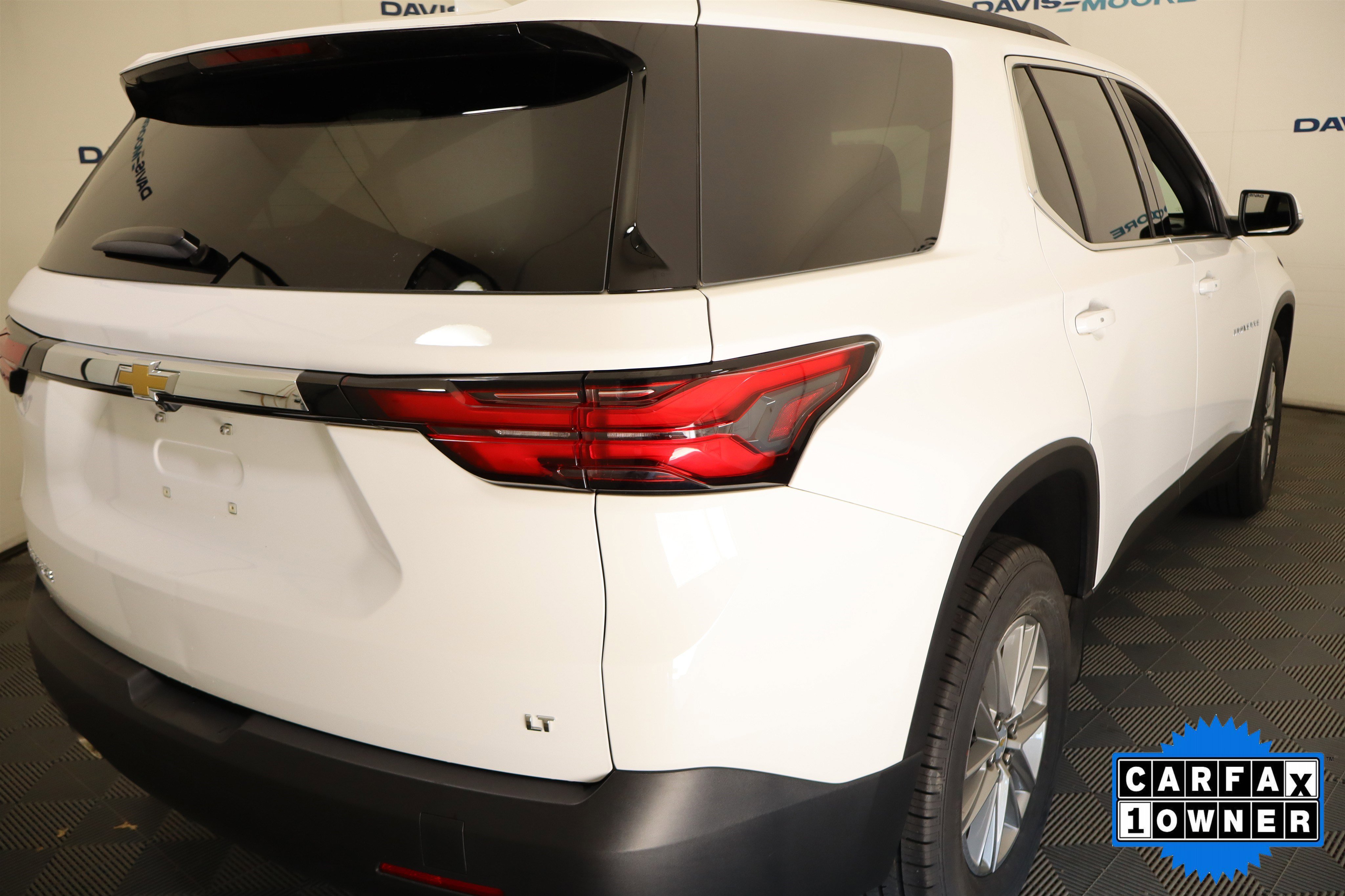 Used 2023 Chevrolet Traverse LT FWD image 6