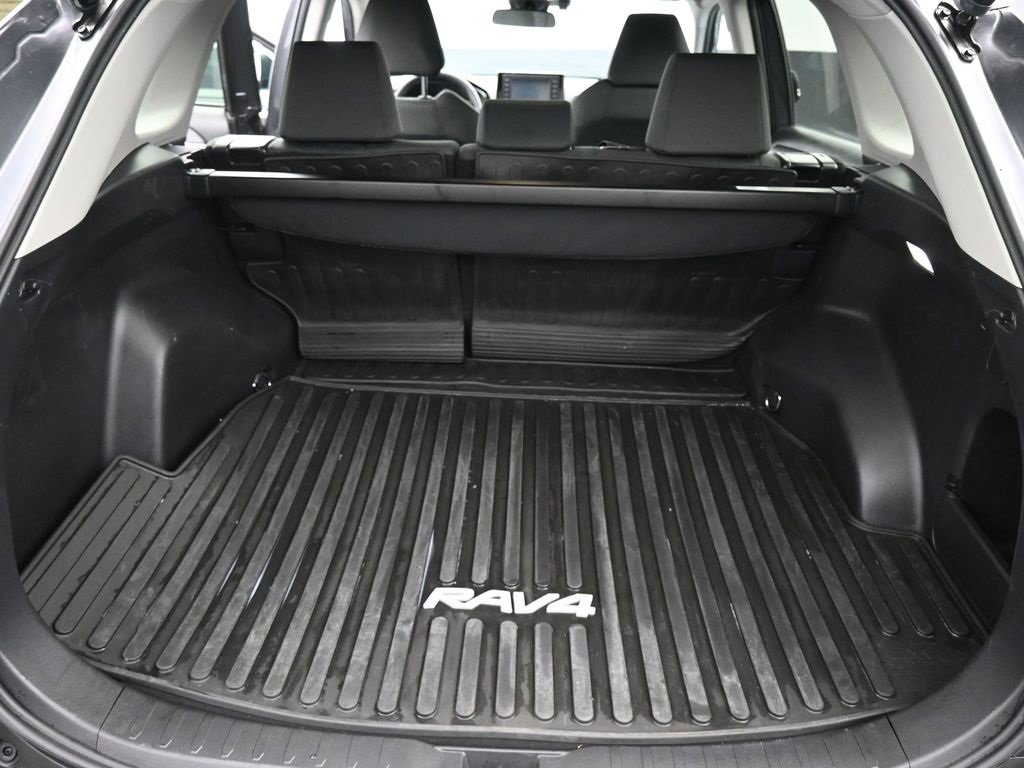 Used 2022 Toyota RAV4 XLE w/ Convenience Package image 14