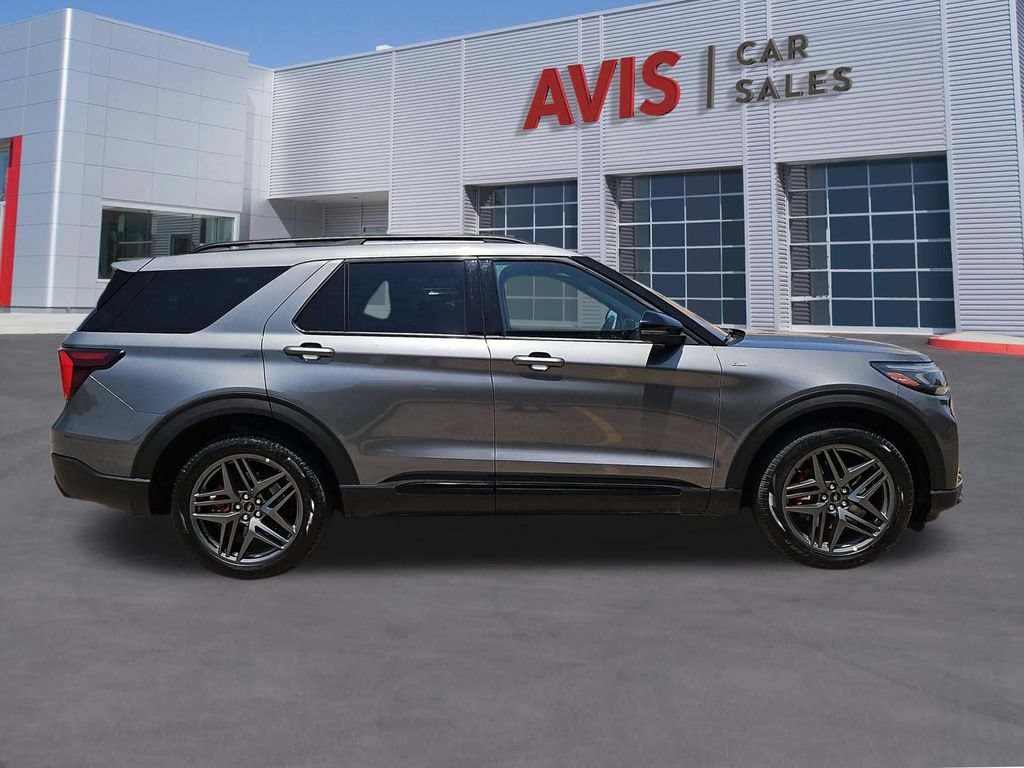 Used 2025 Ford Explorer ST-Line w/ ST-Line Street Pack AWD/4WD image 5