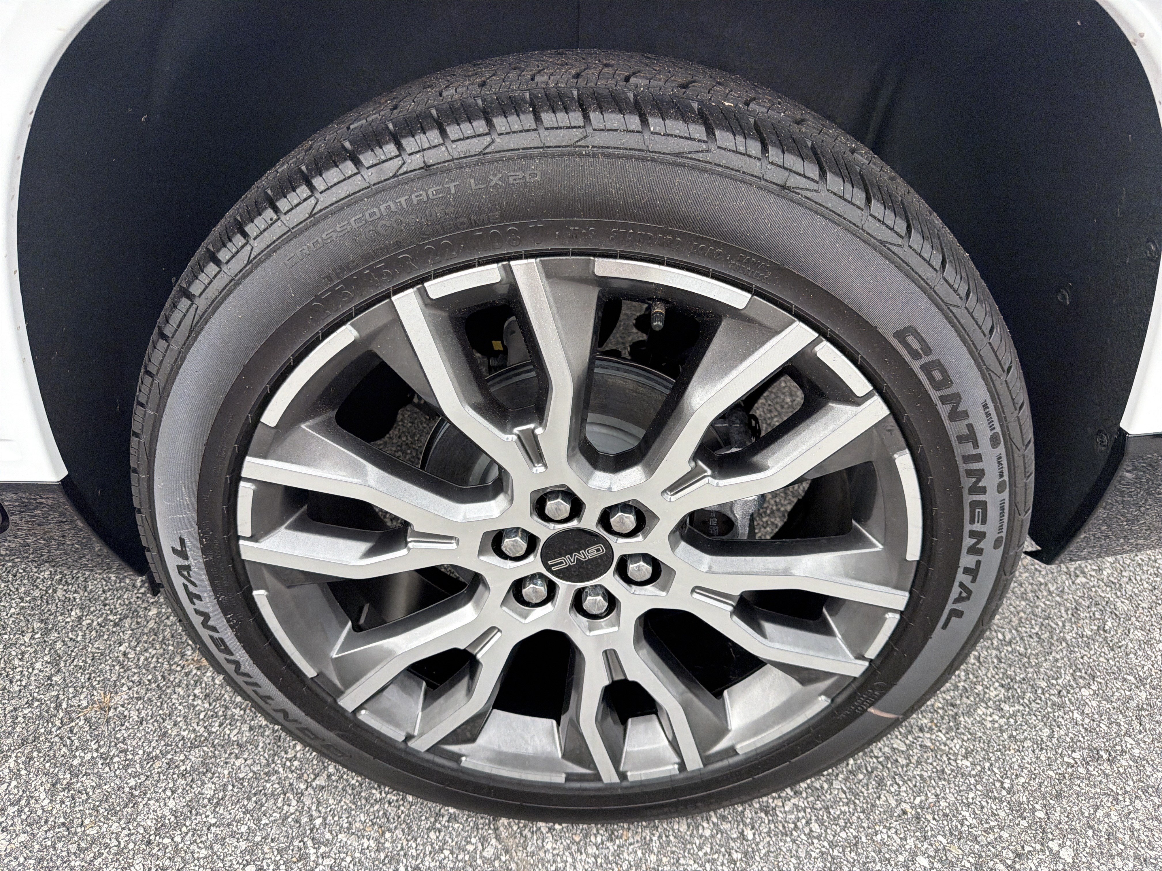 New 2027 GMC Acadia Denali Ultimate w/ LPO, Floor Liner Package FWD image 20