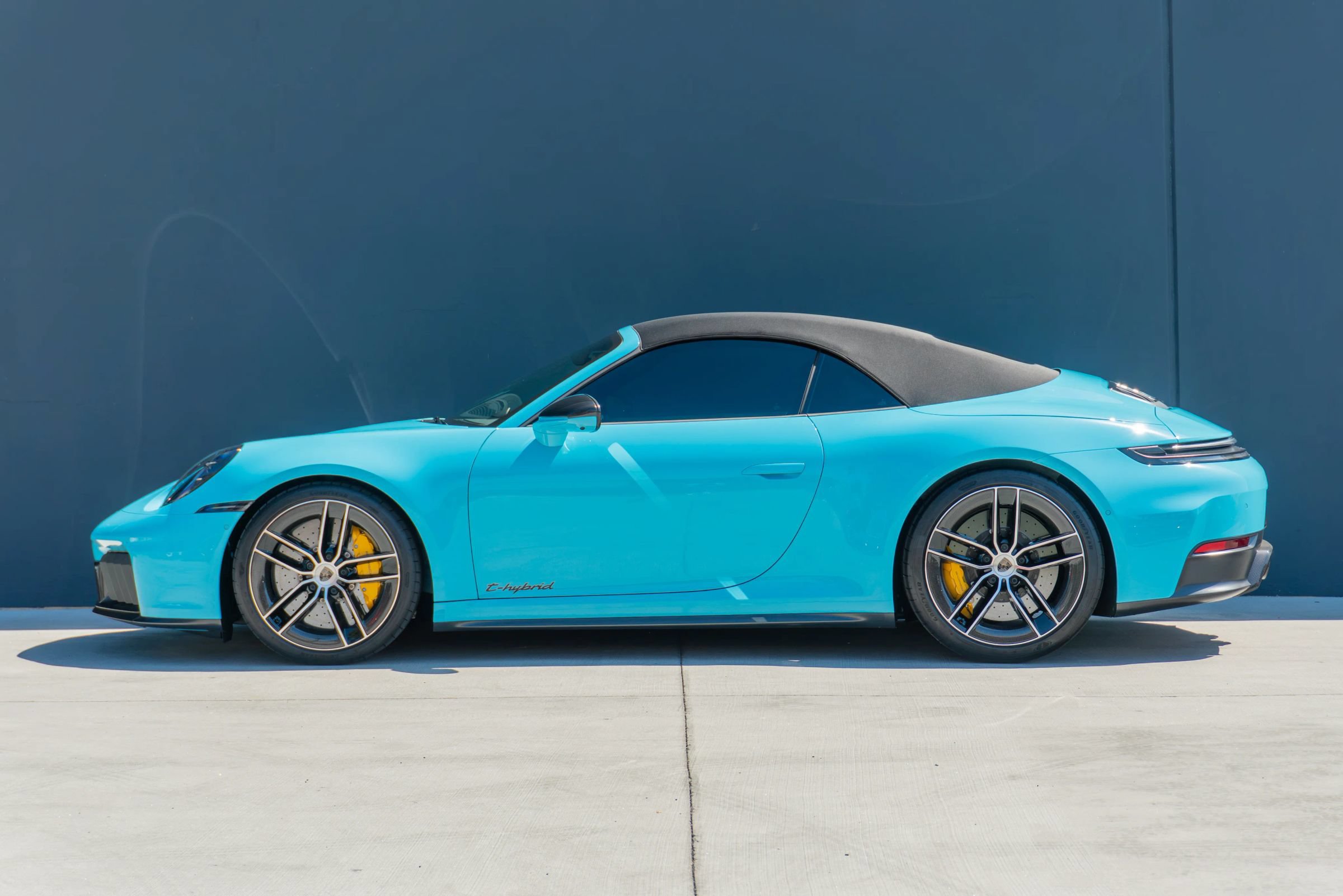 Used 2025 Porsche 911 Carrera 4 GTS AWD/4WD image 2