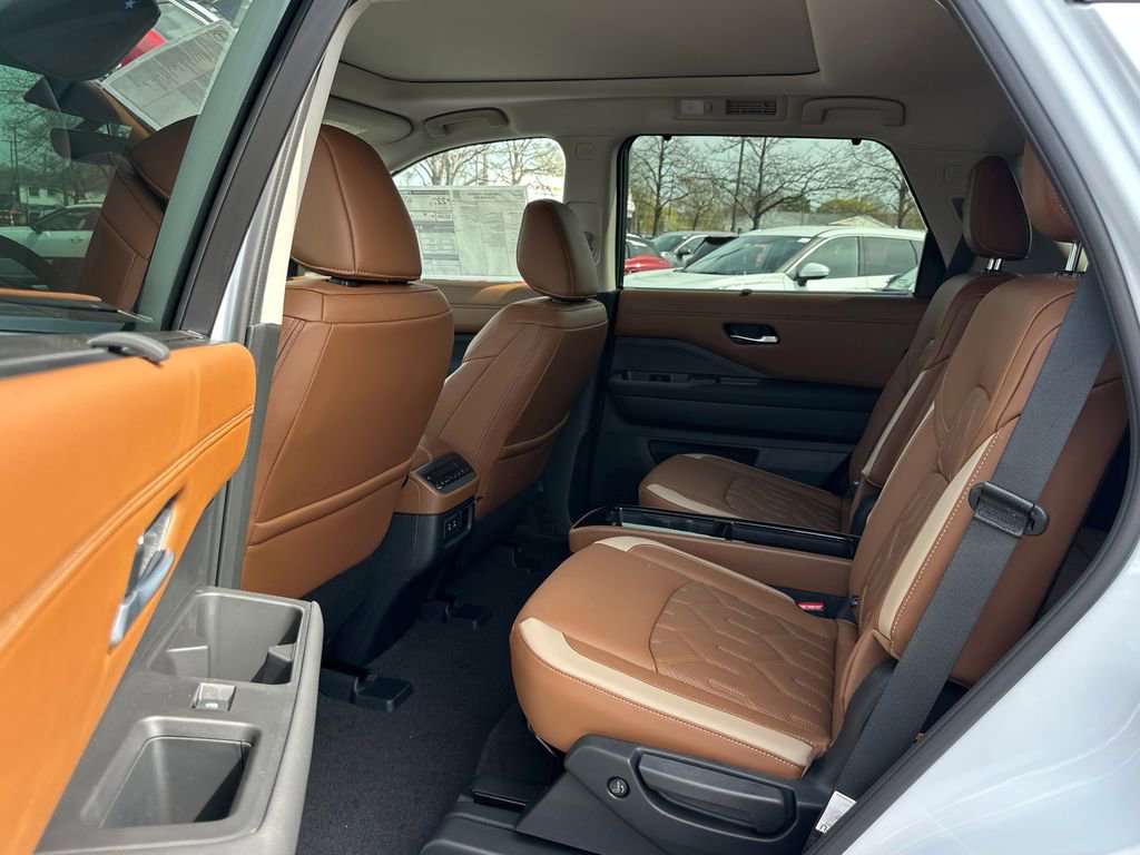New 2026 Nissan Pathfinder Platinum AWD/4WD image 14