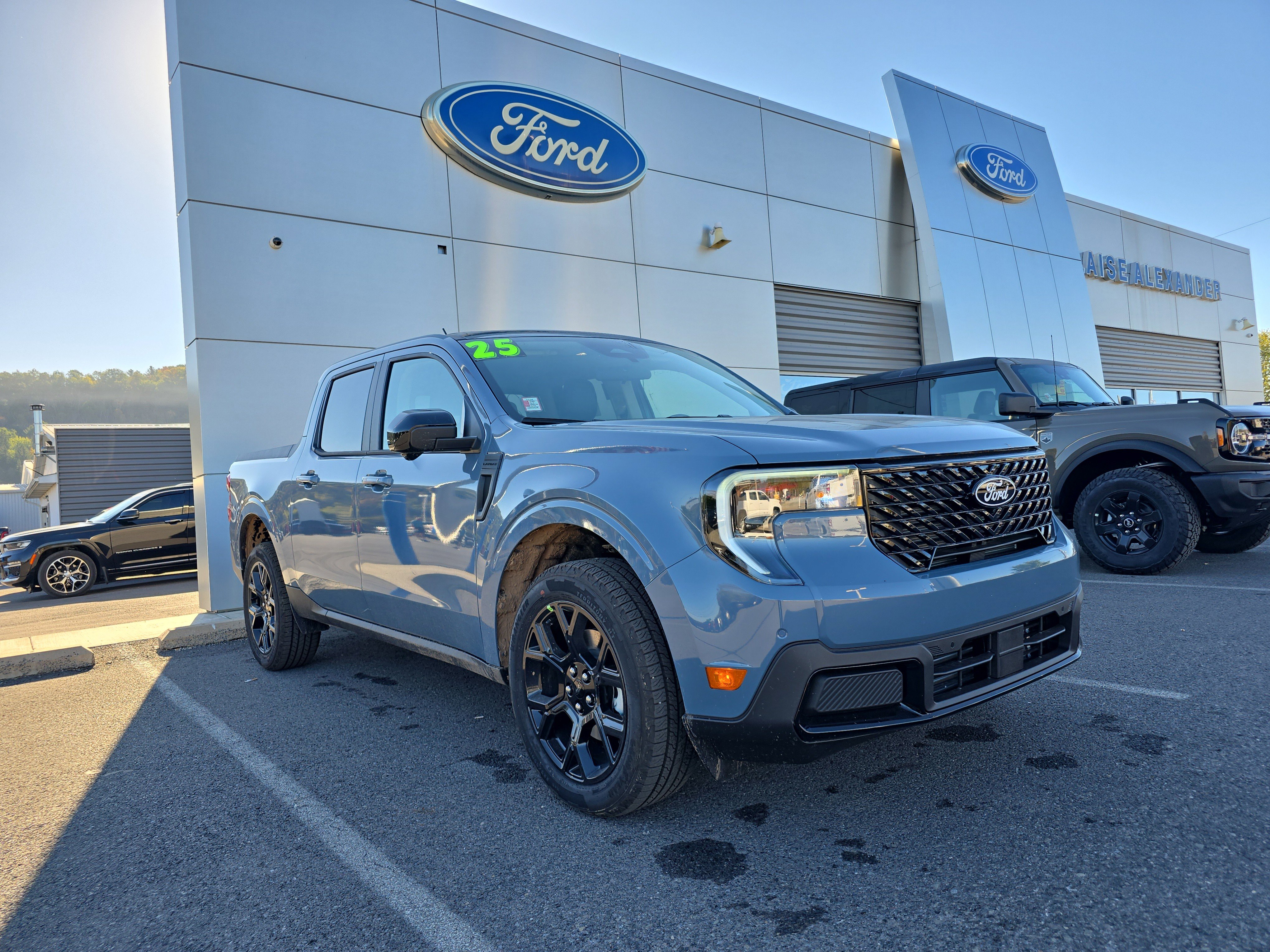 New 2025 Ford Maverick Lariat w/ Black Appearance Package