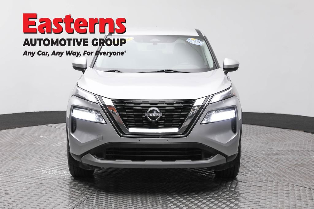Used 2022 Nissan Rogue SV AWD/4WD image 2