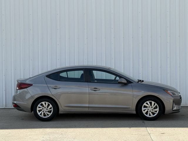 Used 2020 Hyundai Elantra SE w/ Cargo Package (C1) FWD image 3