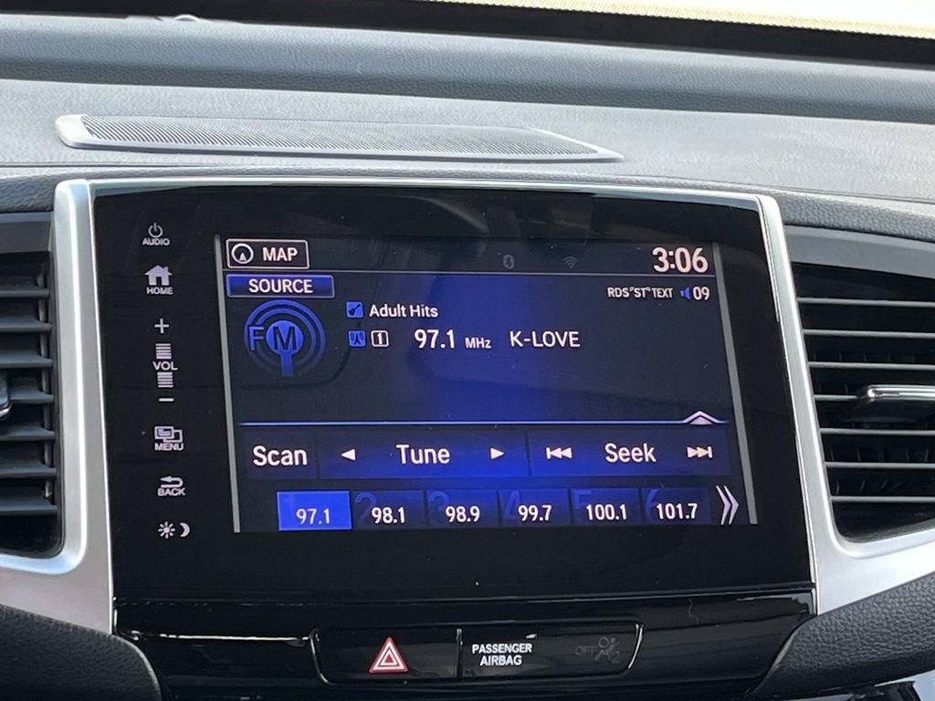 Used 2017 Honda Pilot Touring image 16