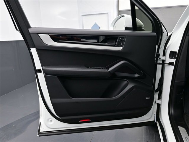 Used 2025 Porsche Cayenne image 7