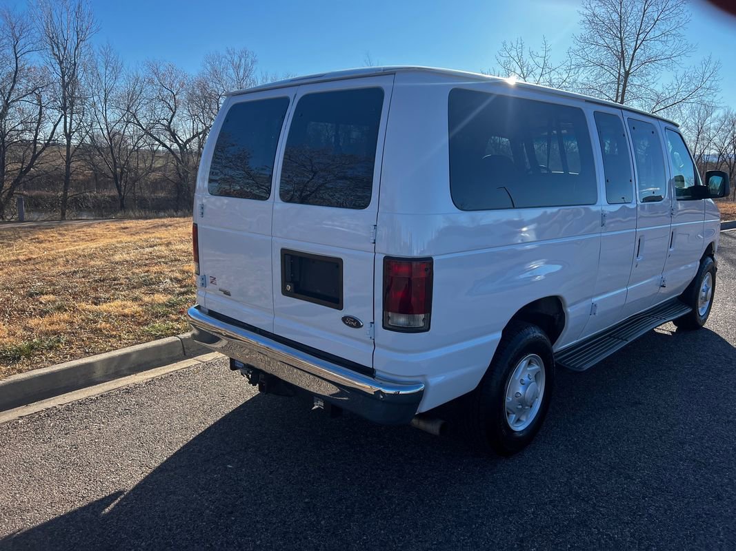 Used 2007 Ford E-350 and Econoline 350 XLT image 3