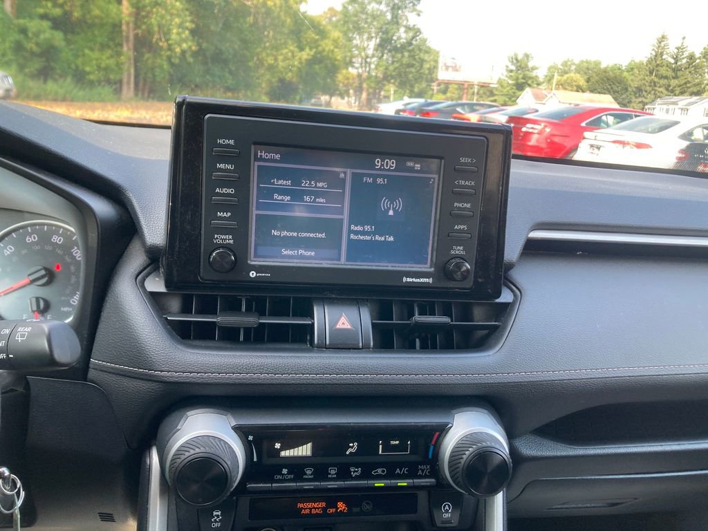 Used 2020 Toyota RAV4 LE image 21