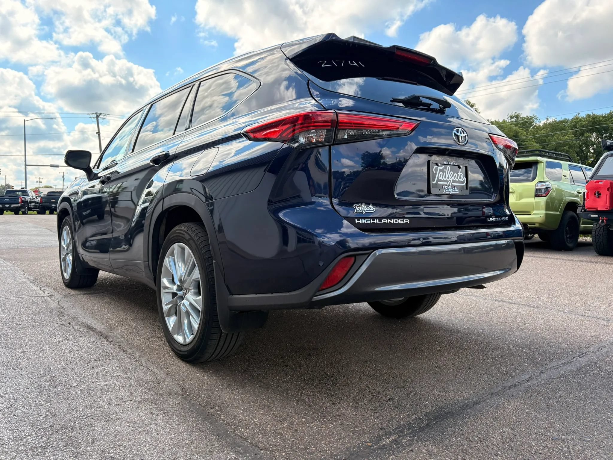 Used 2021 Toyota Highlander Limited AWD/4WD image 5